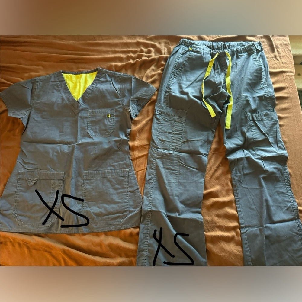 Med Couture cargo scrubs, navy/green, women’s XS